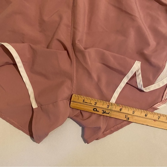 Under Armour Sz L Women’s Pink Athletic Shorts with Elastic Waistband - Picture 5 of 7